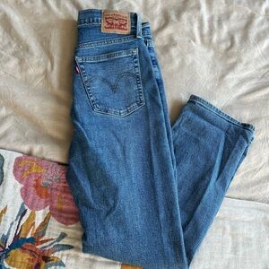 Levi’s Wedgie Straight Jeans Size 27